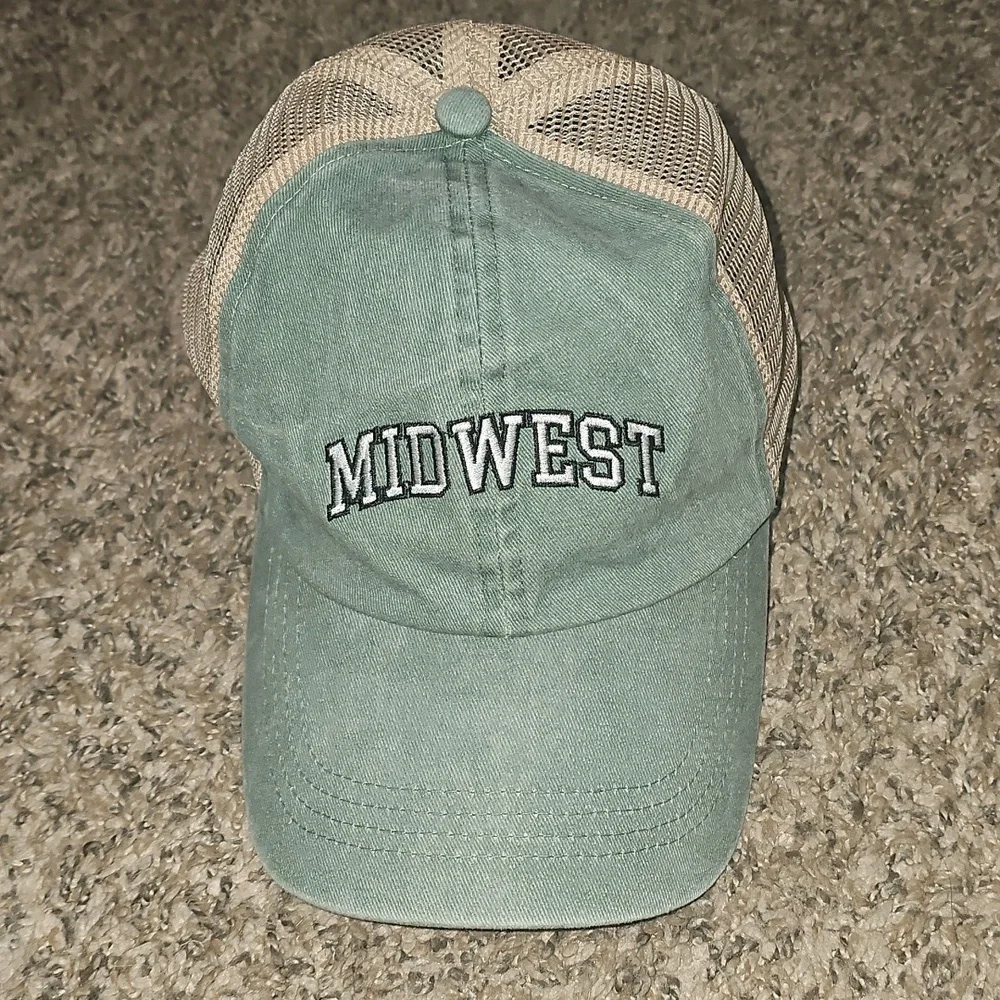 Womens MIDWEST adjustable Cap!! Super Cute. BUCKLE